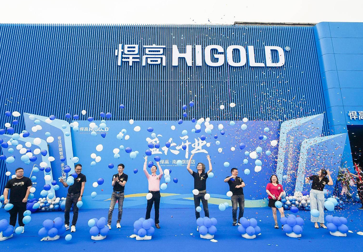 1000㎡qm球盟会·(中国)球盟会南京旗舰店开业 ，暨全球新品发布会南京站隆重举行