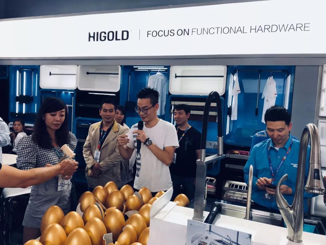 qm球盟会·(中国)球盟会独家冠名南京门博会，携手2019新品开展！